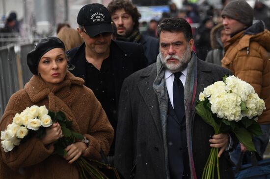 Paying last respects to actor Oleg Tabakov