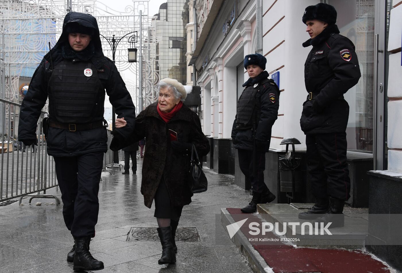 Paying last respects to actor Oleg Tabakov