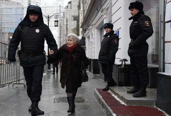 Paying last respects to actor Oleg Tabakov