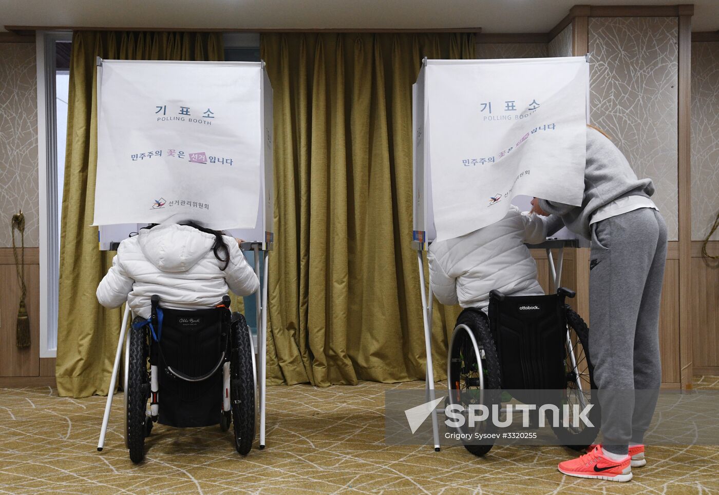 Early voting for 2018 Russian presidential election in Pyeongchang