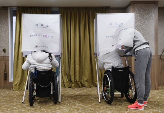 Early voting for 2018 Russian presidential election in Pyeongchang