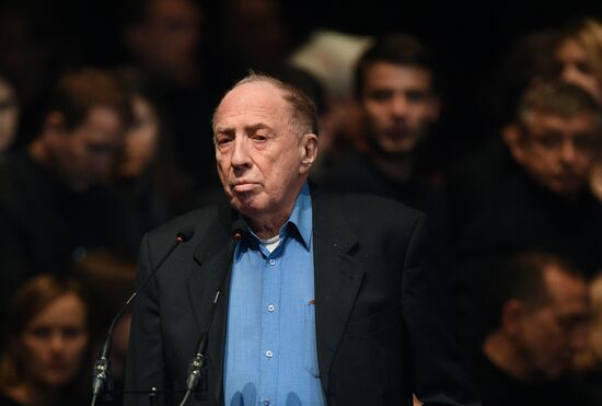 Paying last respects to actor Oleg Tabakov