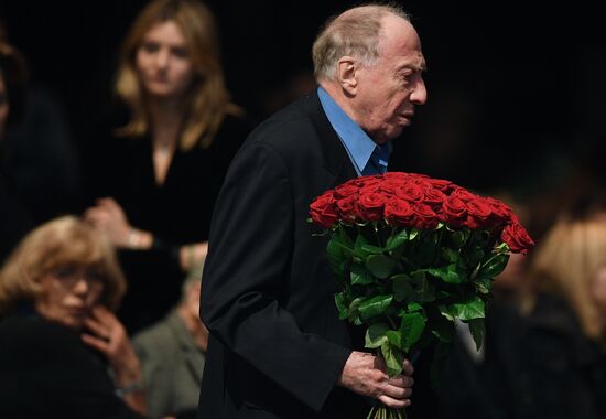 Paying last respects to actor Oleg Tabakov