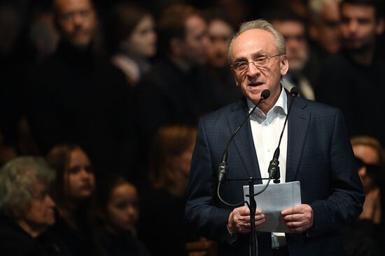 Paying last respects to actor Oleg Tabakov