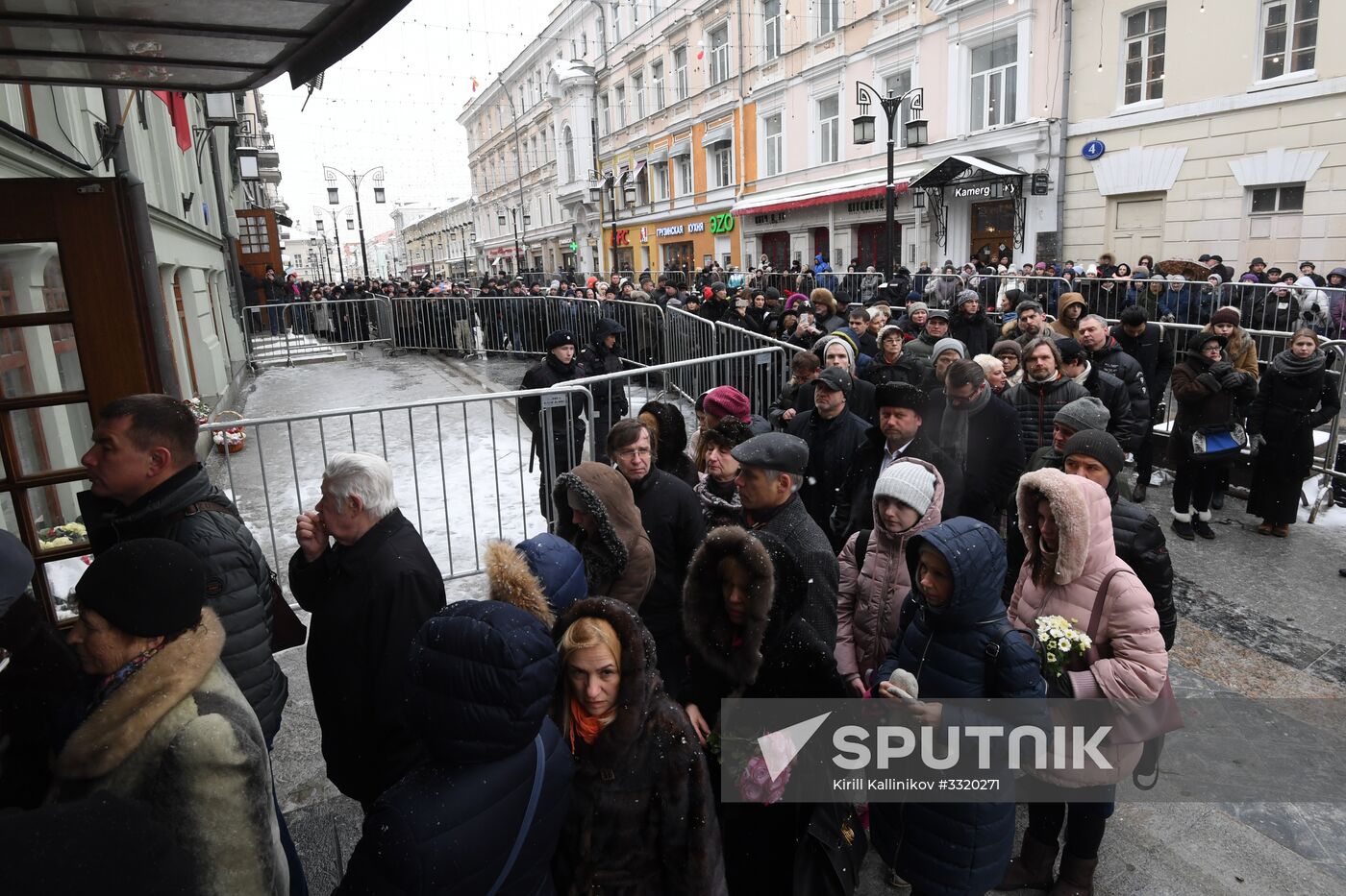 Paying last respects to actor Oleg Tabakov