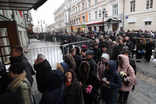 Paying last respects to actor Oleg Tabakov