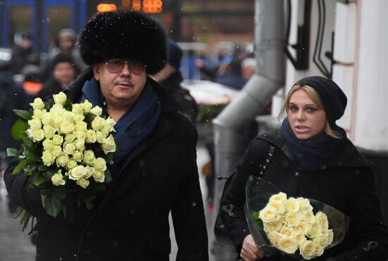 Paying last respects to actor Oleg Tabakov