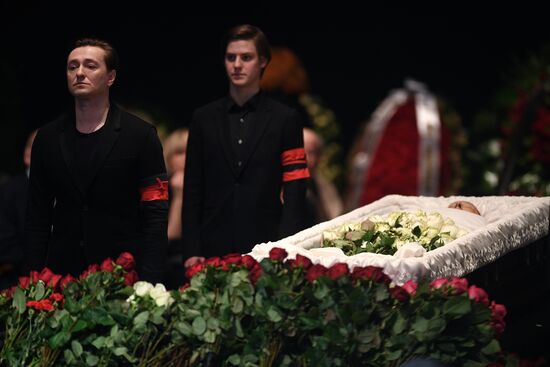 Paying last respects to actor Oleg Tabakov