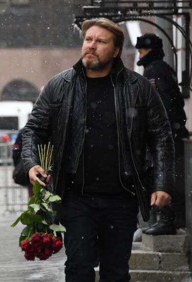 Paying last respects to actor Oleg Tabakov