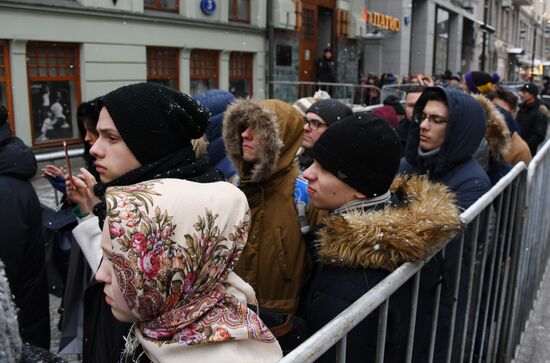 Paying last respects to actor Oleg Tabakov