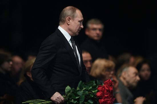 Paying last respects to actor Oleg Tabakov