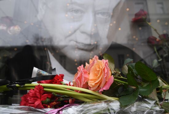 Paying last respects to actor Oleg Tabakov