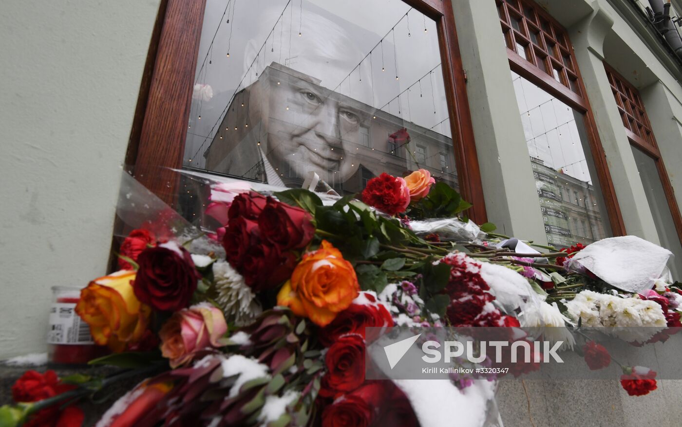 Paying last respects to actor Oleg Tabakov