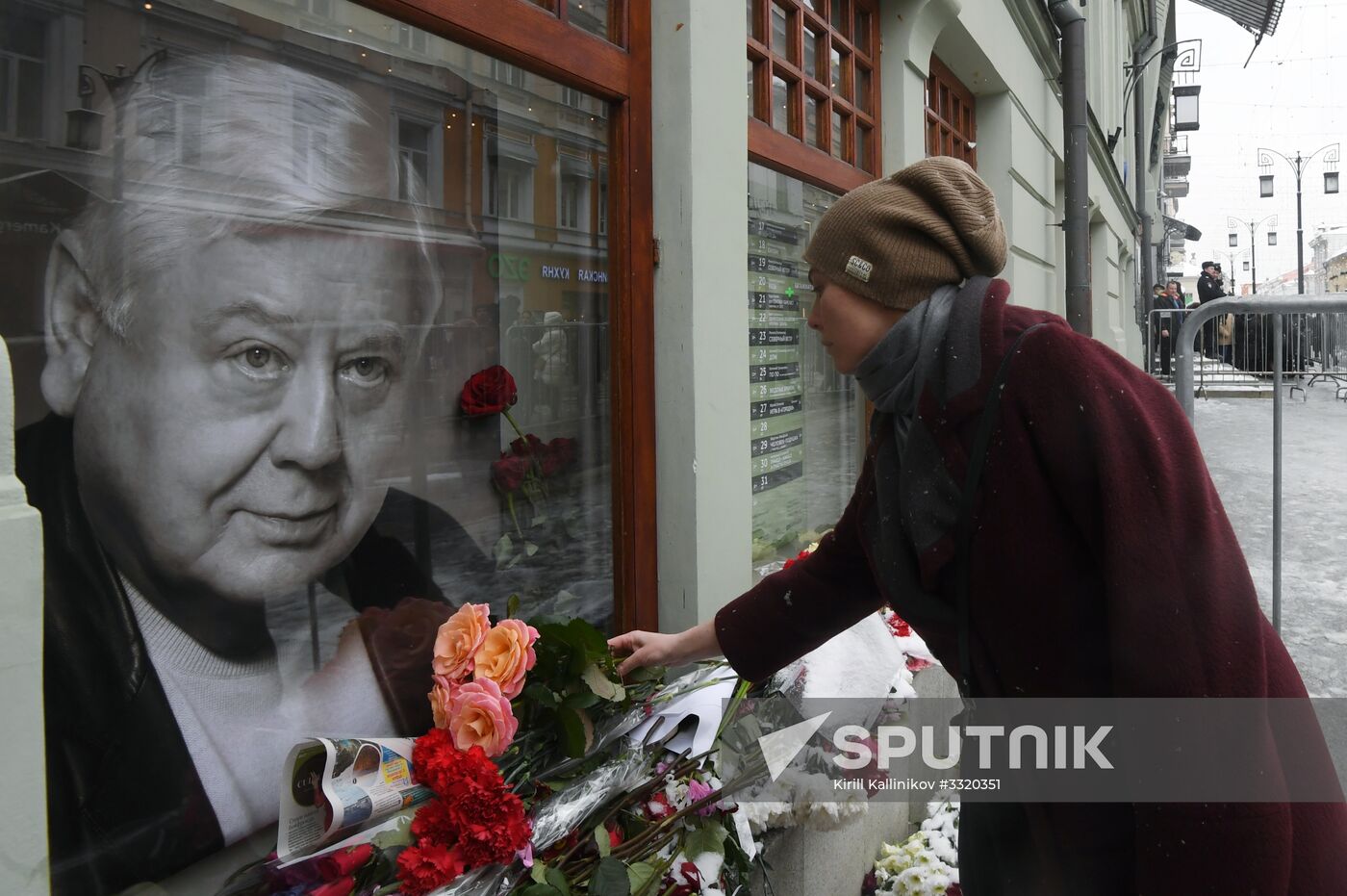 Paying last respects to actor Oleg Tabakov