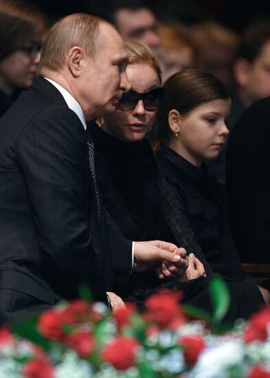 Paying last respects to actor Oleg Tabakov