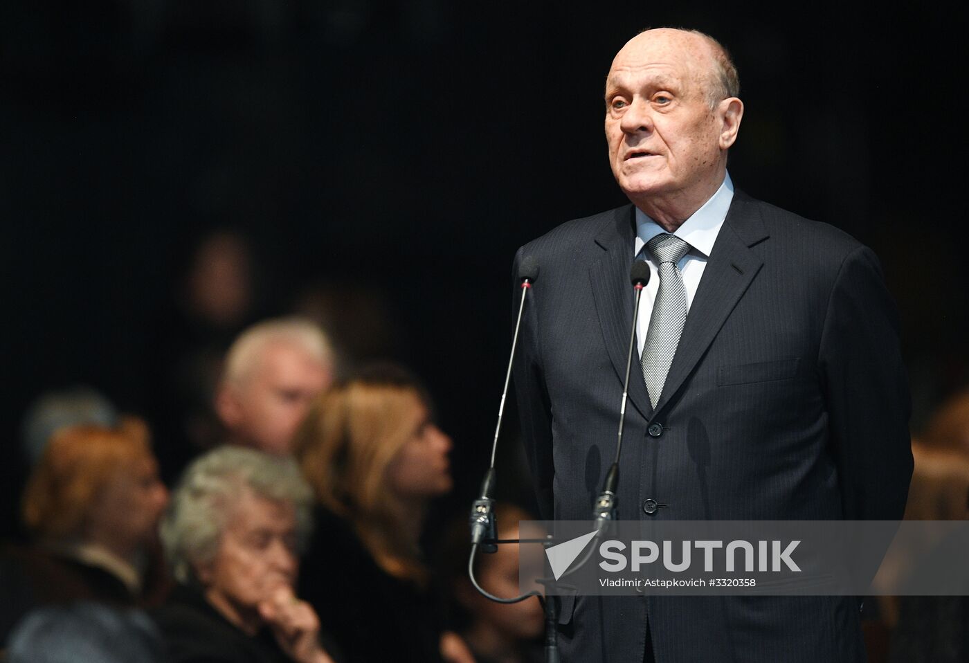 Paying last respects to actor Oleg Tabakov