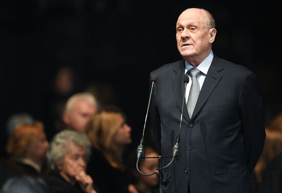 Paying last respects to actor Oleg Tabakov