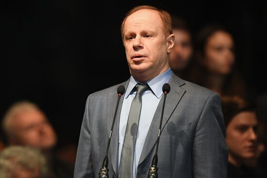 Paying last respects to actor Oleg Tabakov