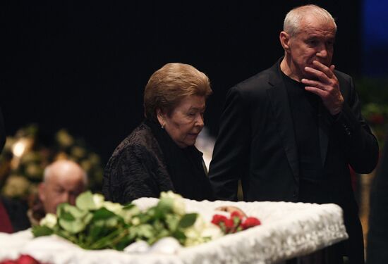 Paying last respects to actor Oleg Tabakov