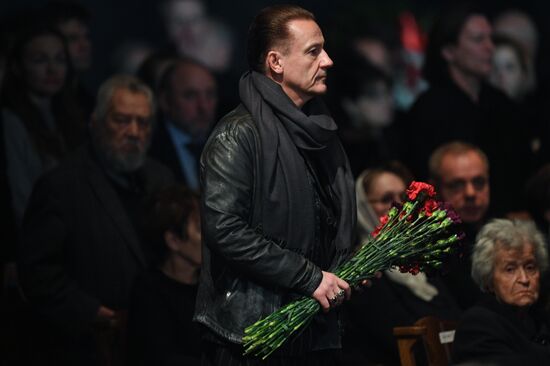 Paying last respects to actor Oleg Tabakov