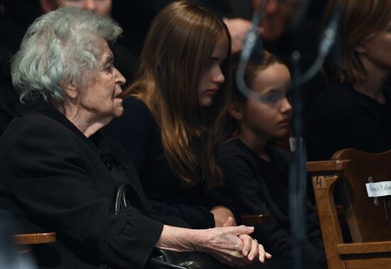 Paying last respects to actor Oleg Tabakov