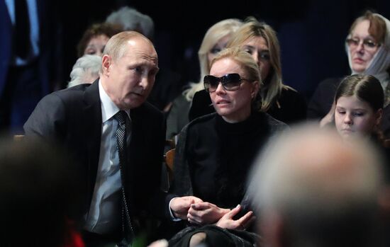 Paying last respects to actor Oleg Tabakov