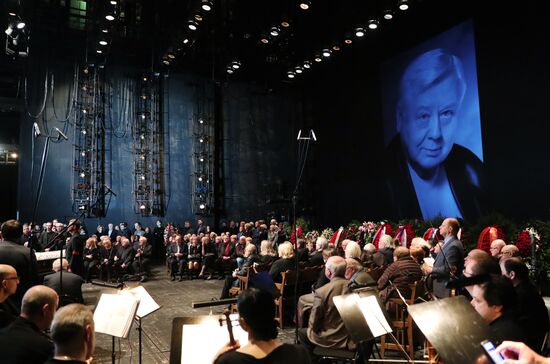 Paying last respects to actor Oleg Tabakov