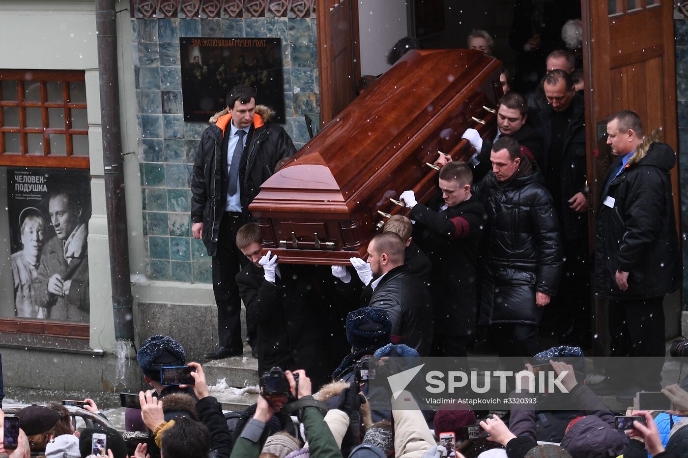 Paying last respects to actor Oleg Tabakov