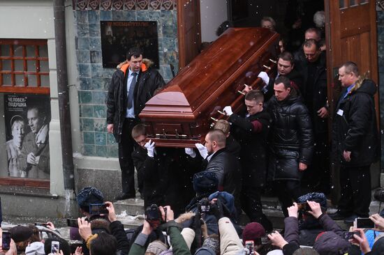 Paying last respects to actor Oleg Tabakov