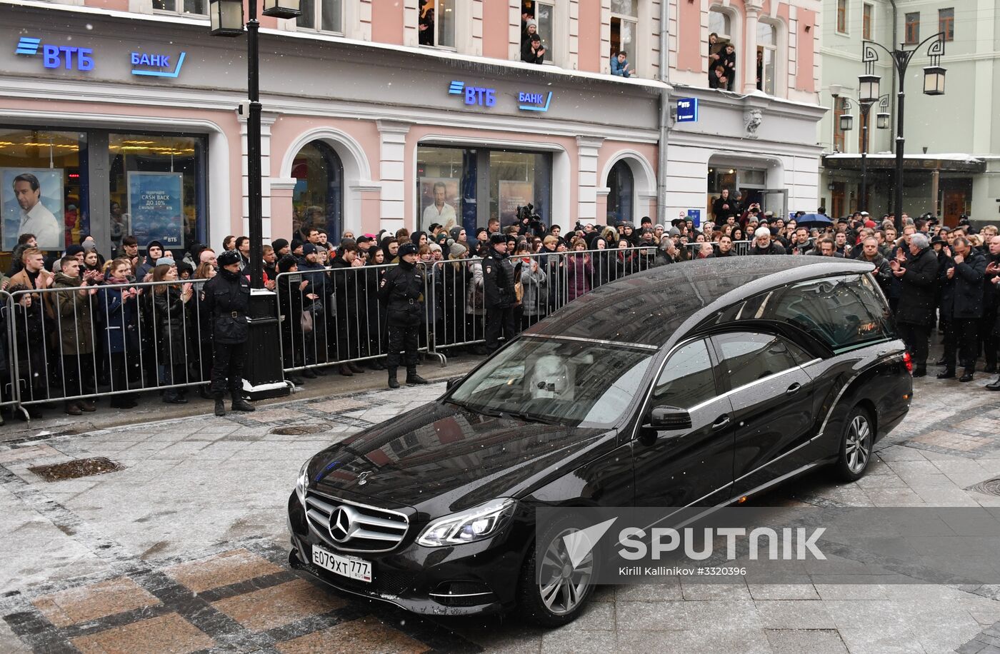 Paying last respects to actor Oleg Tabakov
