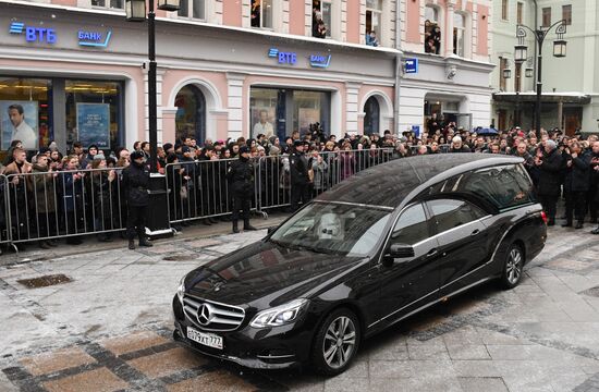 Paying last respects to actor Oleg Tabakov