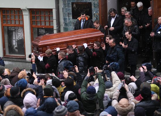 Paying last respects to actor Oleg Tabakov