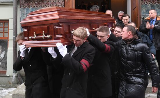 Paying last respects to actor Oleg Tabakov