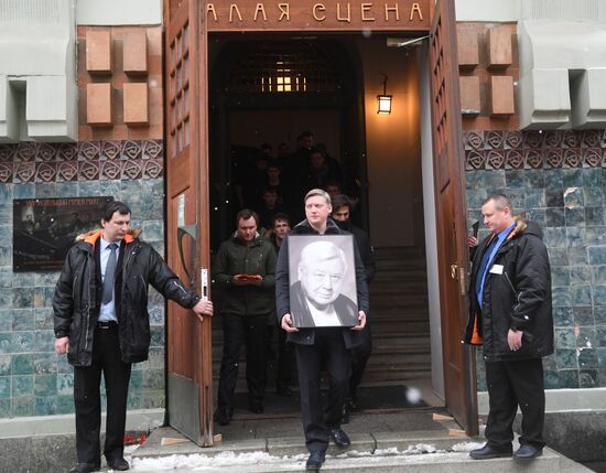Paying last respects to actor Oleg Tabakov
