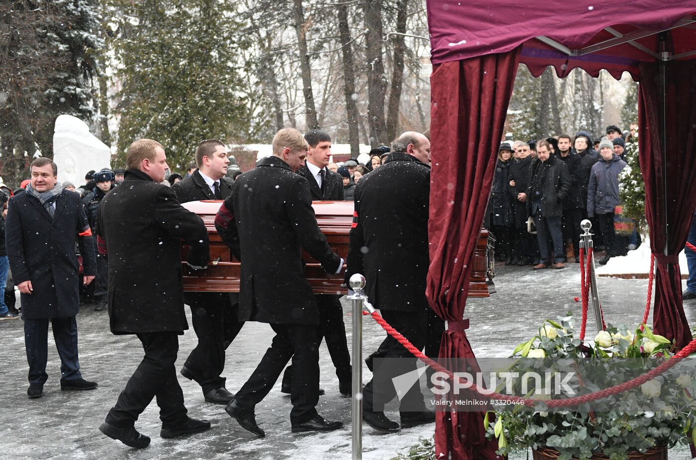 Paying last respects to actor Oleg Tabakov