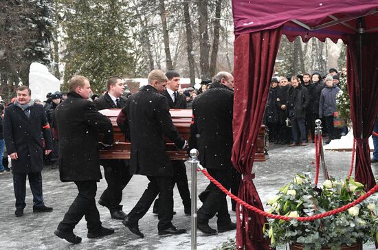 Paying last respects to actor Oleg Tabakov