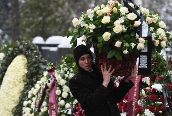 Paying last respects to actor Oleg Tabakov