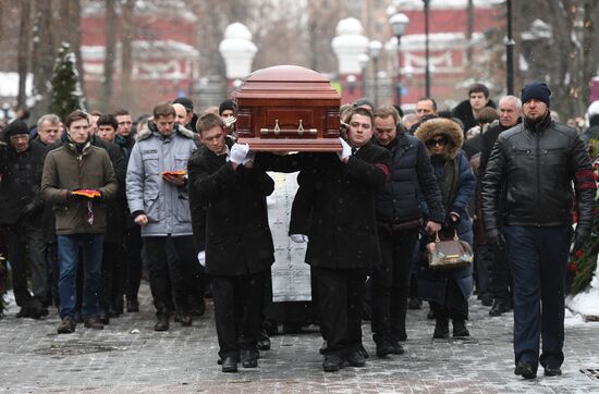 Paying last respects to actor Oleg Tabakov