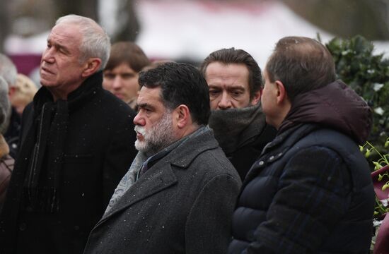 Paying last respects to actor Oleg Tabakov