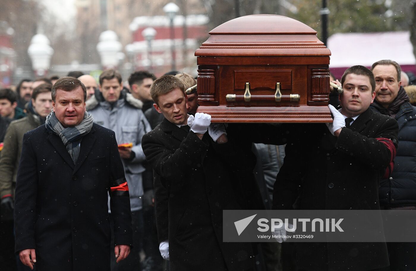 Paying last respects to actor Oleg Tabakov