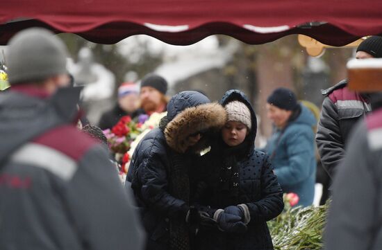 Paying last respects to actor Oleg Tabakov