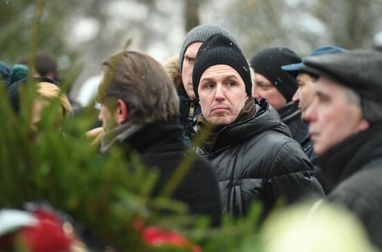 Paying last respects to actor Oleg Tabakov