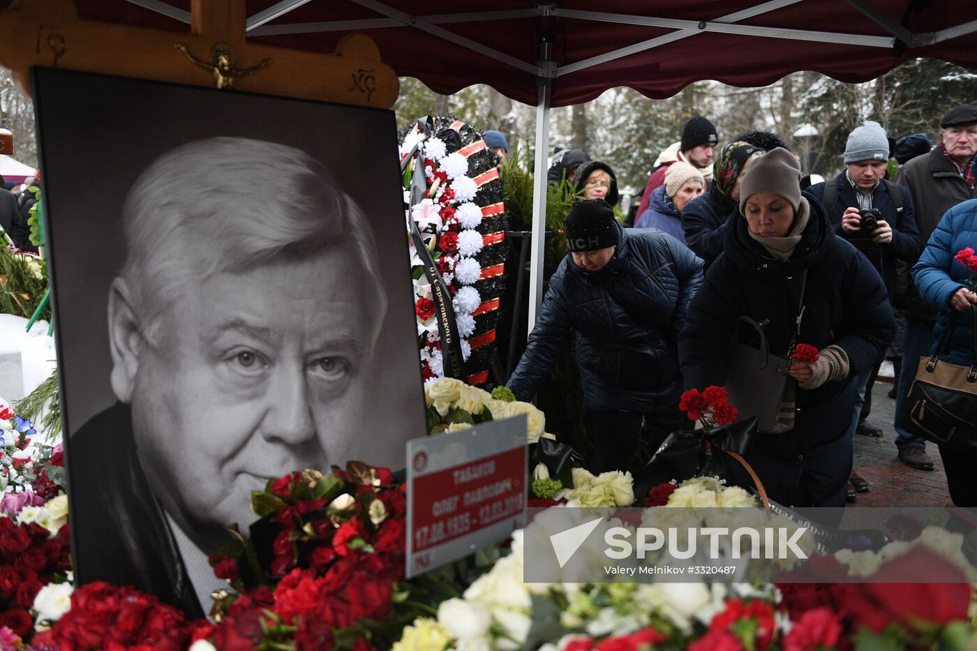 Paying last respects to actor Oleg Tabakov