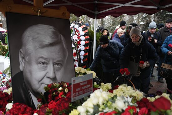 Paying last respects to actor Oleg Tabakov