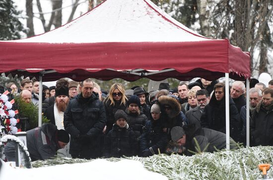Paying last respects to actor Oleg Tabakov