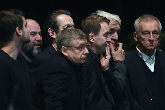 Paying last respects to actor Oleg Tabakov