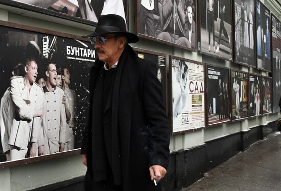 Paying last respects to actor Oleg Tabakov