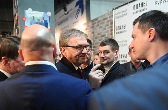 Presidential candidate Titov meets businesspeople from across Russia