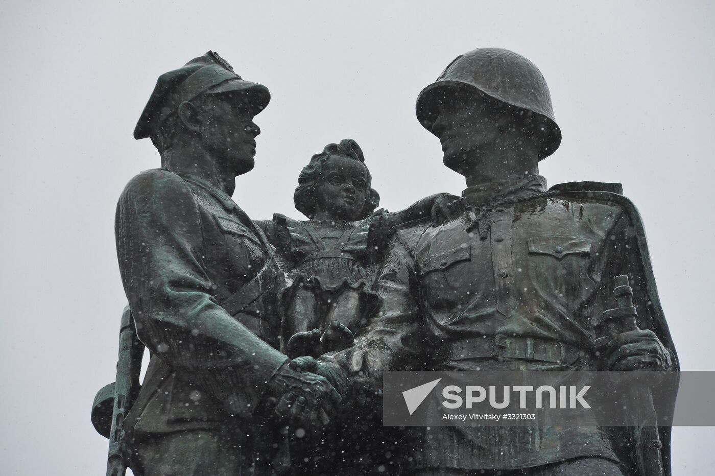 Monuments to Soviet soldiers in Poland