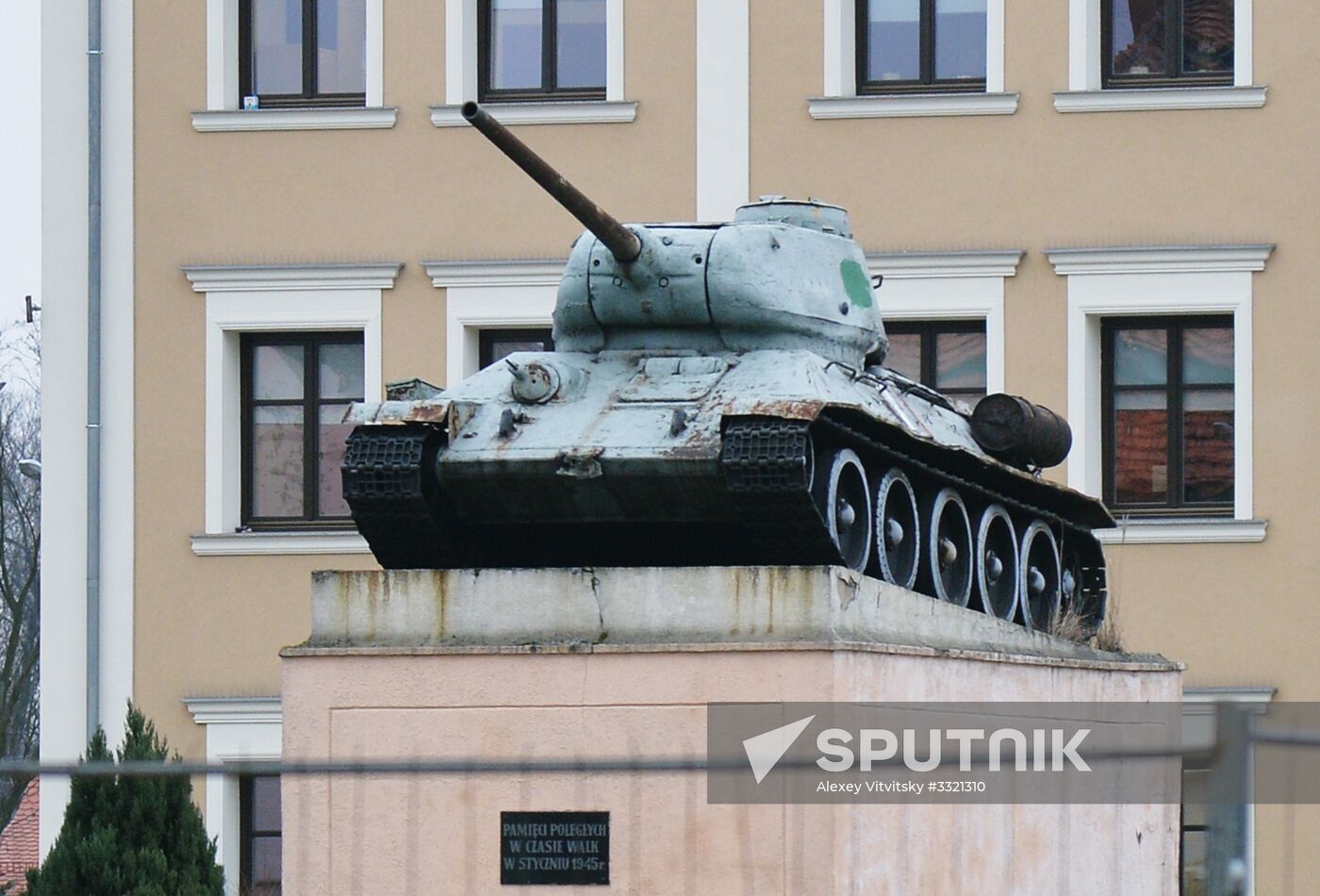 Monuments to Soviet soldiers in Poland